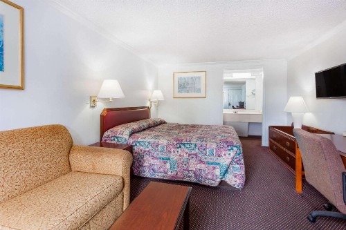 Knights Inn - Columbia - image 24