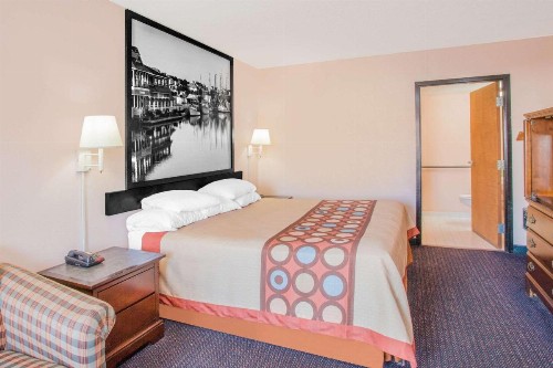 Super 8 by Wyndham Columbia - image 26