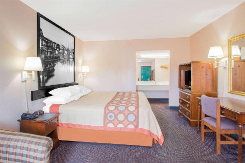 Super 8 by Wyndham Columbia - image 30