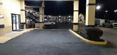 Super 8 by Wyndham Columbia - image 6