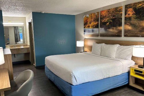 Days Inn by Wyndham Columbia NE Fort Jackson - image 10