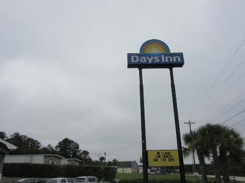 Days Inn by Wyndham Columbia NE Fort Jackson - image 11