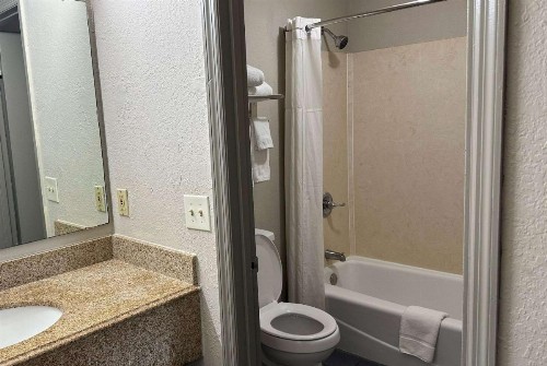 Days Inn by Wyndham Columbia NE Fort Jackson - image 12