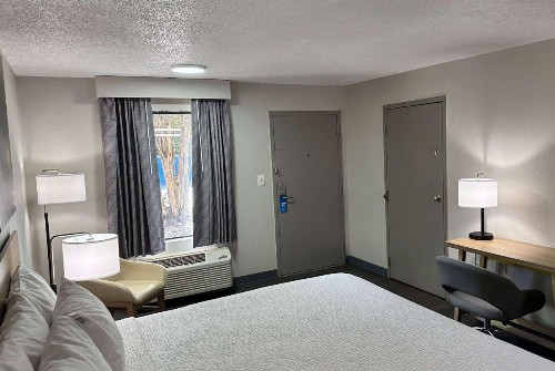 Days Inn by Wyndham Columbia NE Fort Jackson - image 13