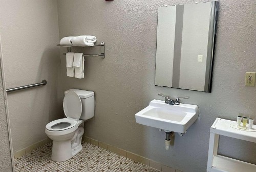 Days Inn by Wyndham Columbia NE Fort Jackson - image 18