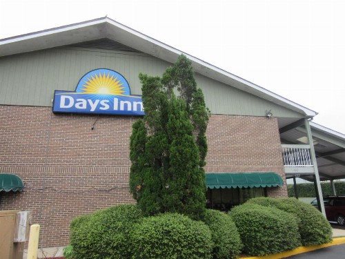 Days Inn by Wyndham Columbia NE Fort Jackson - image 2