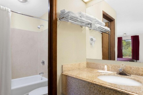 Days Inn by Wyndham Columbia NE Fort Jackson - image 20