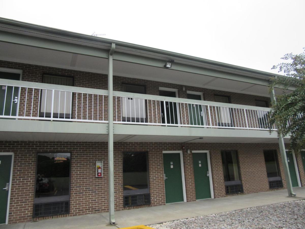 Days Inn by Wyndham Columbia NE Fort Jackson - image 5