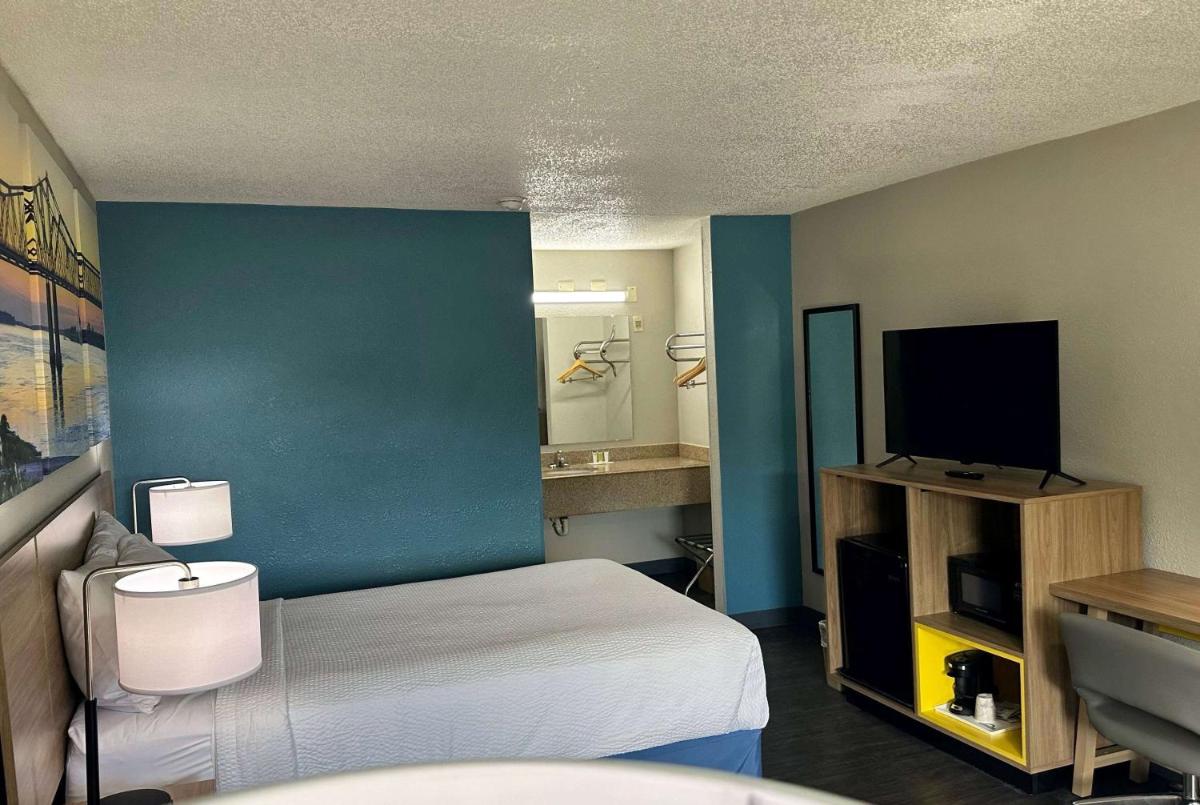 Days Inn by Wyndham Columbia NE Fort Jackson - image 6