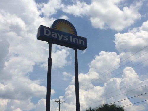 Days Inn by Wyndham Columbia NE Fort Jackson - image 8