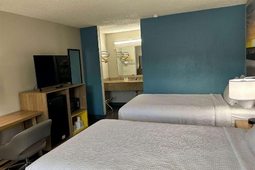 Days Inn by Wyndham Columbia NE Fort Jackson - image 9