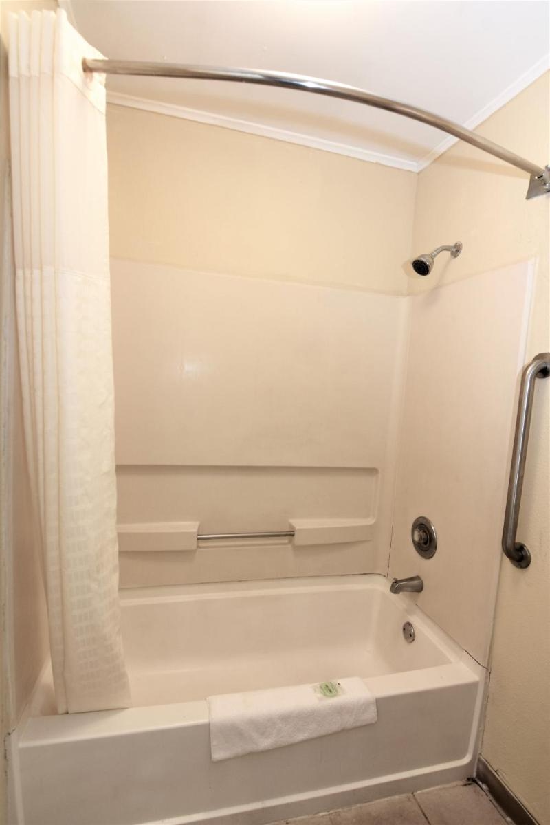 Rodeway Inn Harbison Area - image 6
