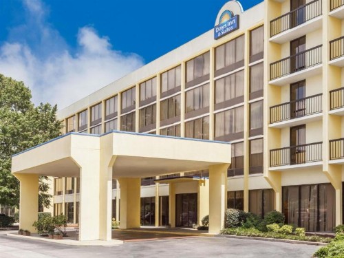 Days Inn & Suites by Wyndham SE Columbia Ft Jackson - image 11