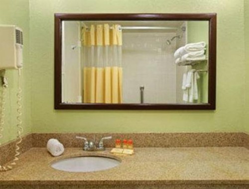Days Inn & Suites by Wyndham SE Columbia Ft Jackson - image 8
