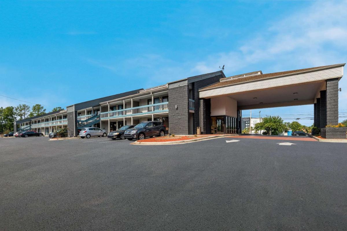 Quality Inn Fort Jackson - image 2