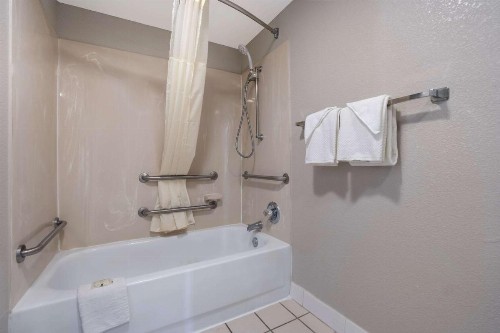 Quality Inn Fort Jackson - image 22