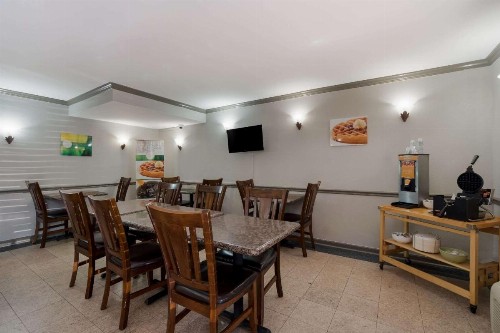 Quality Inn Fort Jackson - image 29