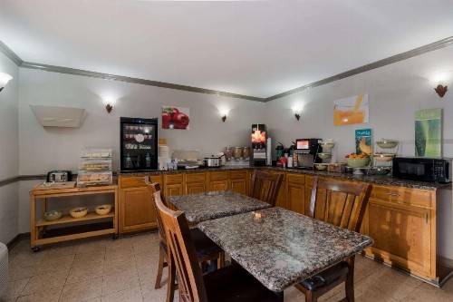 Quality Inn Fort Jackson - image 30