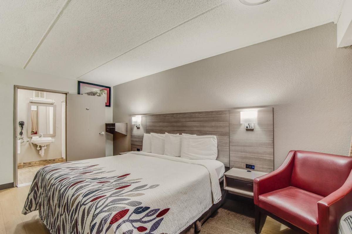 Red Roof Inn Columbia East - Fort Jackson - image 5