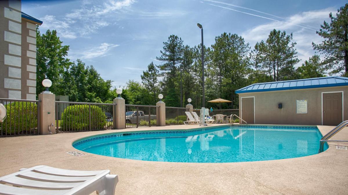 Best Western Executive Inn & Suites - image 6