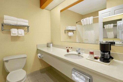 Ramada Limited - Columbia - image 8
