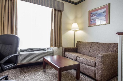 Comfort Inn & Suites Ft.Jackson Maingate - image 17