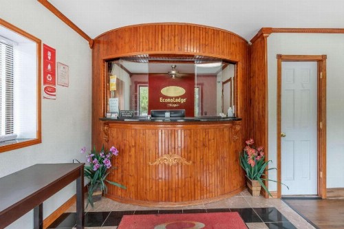 Econo Lodge Fort Jackson - image 16