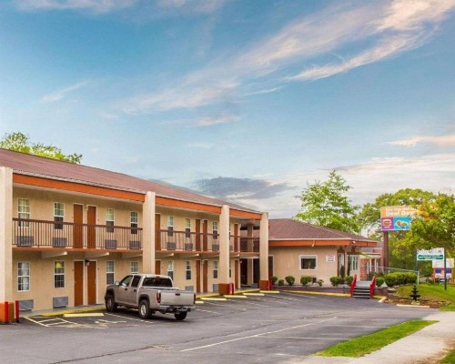 Econo Lodge Fort Jackson - image 5