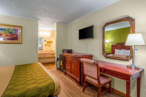 Rodeway Inn & Suites Fort Jackson - image 16