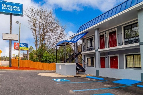 Rodeway Inn & Suites Fort Jackson - image 28