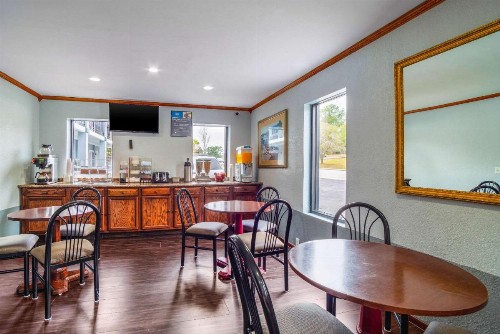 Rodeway Inn & Suites Fort Jackson - image 35