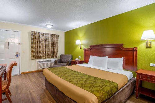 Rodeway Inn & Suites Fort Jackson - image 37