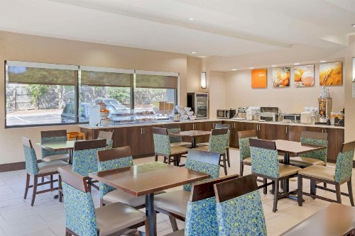 Comfort Suites Columbia Northeast - Fort Jackson - image 37
