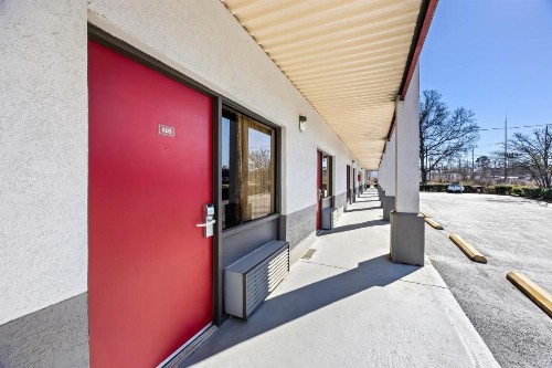 Americas Best Value Inn Fort Jackson - image 10