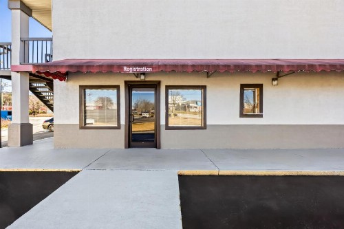 Americas Best Value Inn Fort Jackson - image 11