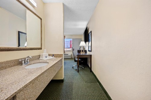 Americas Best Value Inn Fort Jackson - image 13
