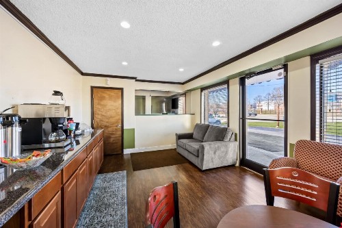 Americas Best Value Inn Fort Jackson - image 16