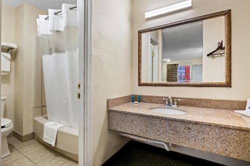 Americas Best Value Inn Fort Jackson - image 17