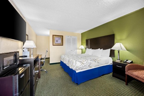 Americas Best Value Inn Fort Jackson - image 19