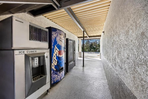 Americas Best Value Inn Fort Jackson - image 21