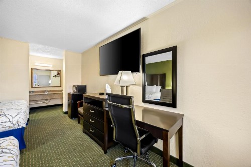 Americas Best Value Inn Fort Jackson - image 25