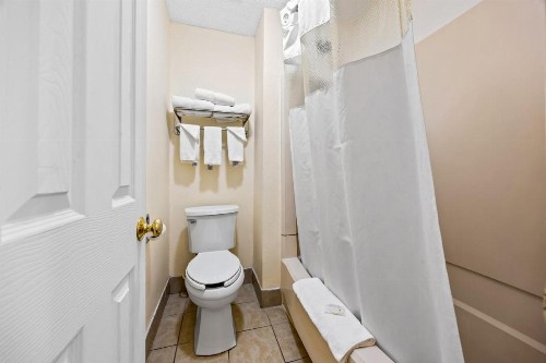 Americas Best Value Inn Fort Jackson - image 27