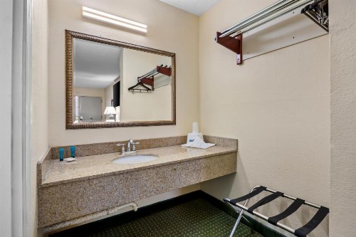 Americas Best Value Inn Fort Jackson - image 29
