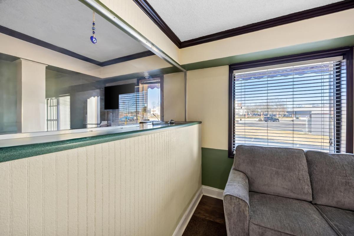 Americas Best Value Inn Fort Jackson - image 7