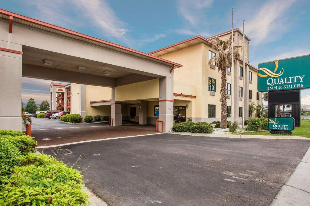 Quality Inn & Suites Ft. Jackson Maingate - main image