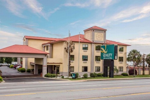 Quality Inn & Suites Ft. Jackson Maingate - image 14