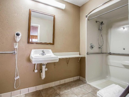 Quality Inn & Suites Ft. Jackson Maingate - image 22