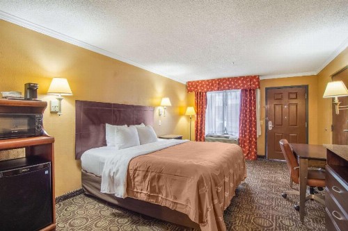 Quality Inn & Suites Ft. Jackson Maingate - image 42