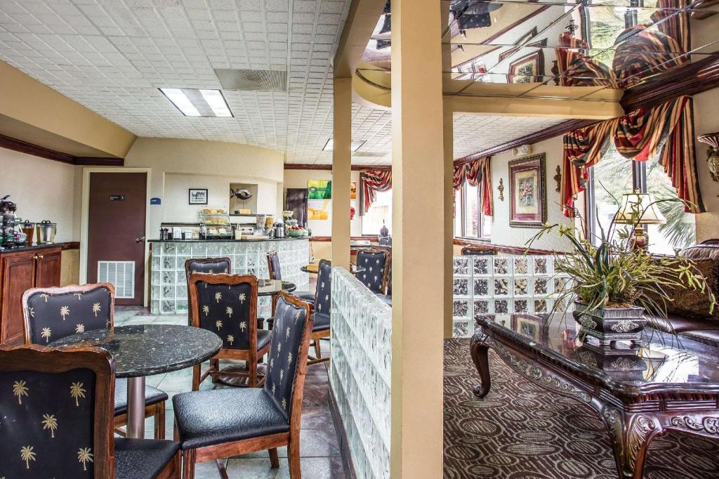 Quality Inn & Suites Ft. Jackson Maingate - image 7