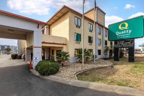 Quality Inn & Suites Ft. Jackson Maingate - image 9